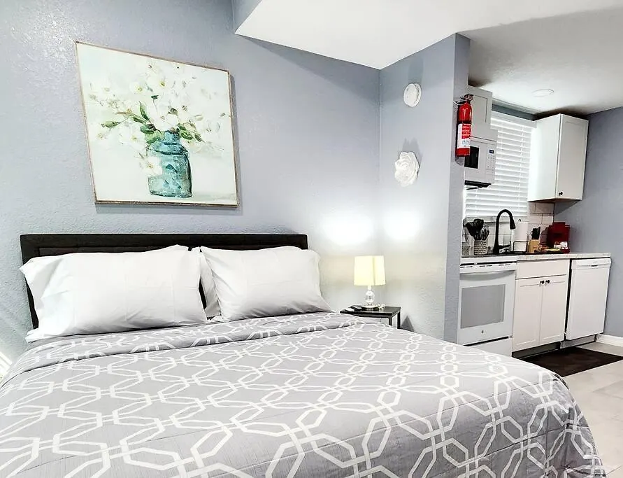 Private Getaway Studio ! Lakeland