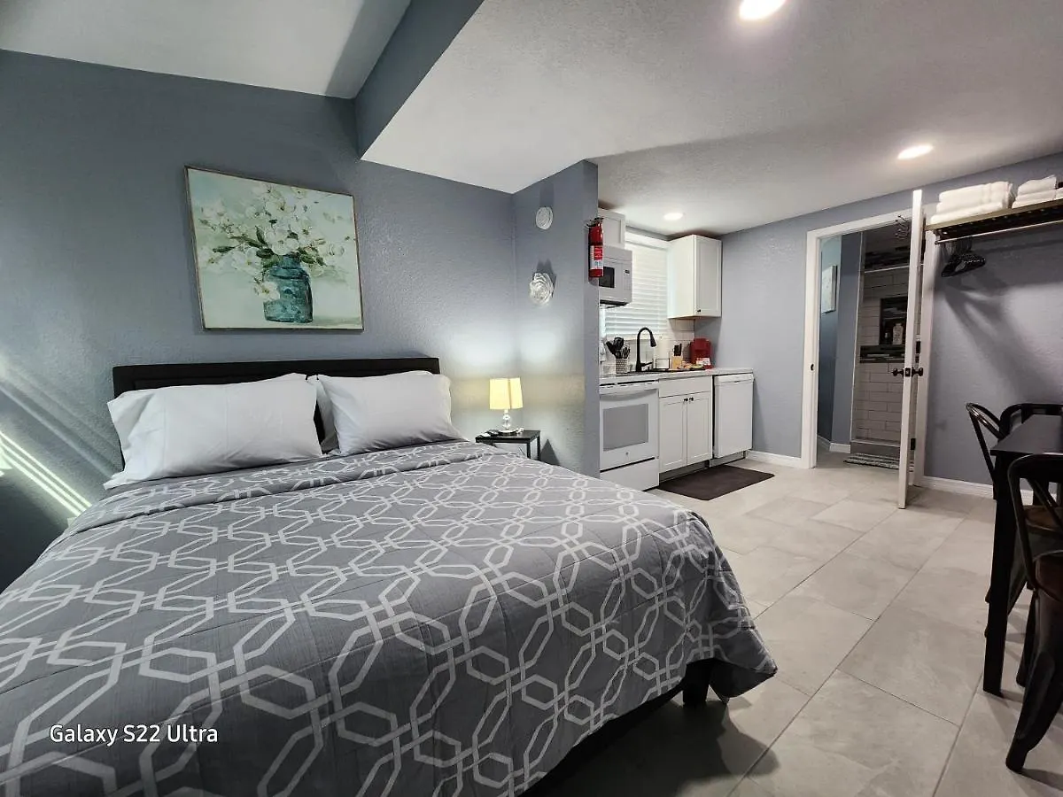 Apartment Private Getaway Studio ! Lakeland