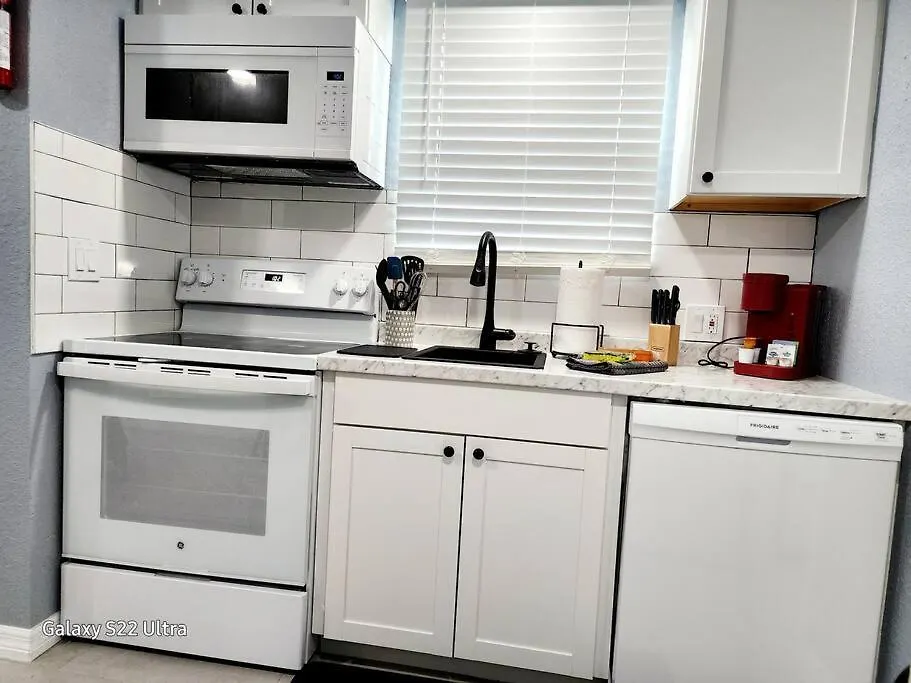 Private Getaway Studio ! Lakeland Apartment